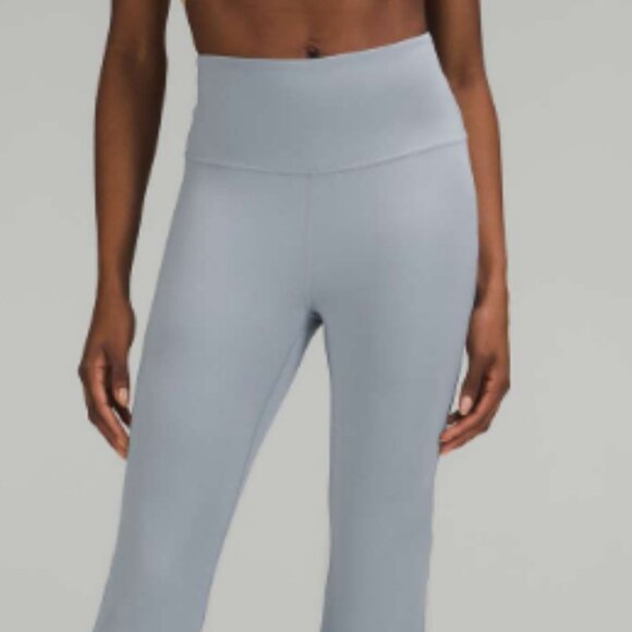 Lululemon Groove Super-High-Rise Flared Pant - Size 6 in Light Blue/Chambray - Picture 11 of 12